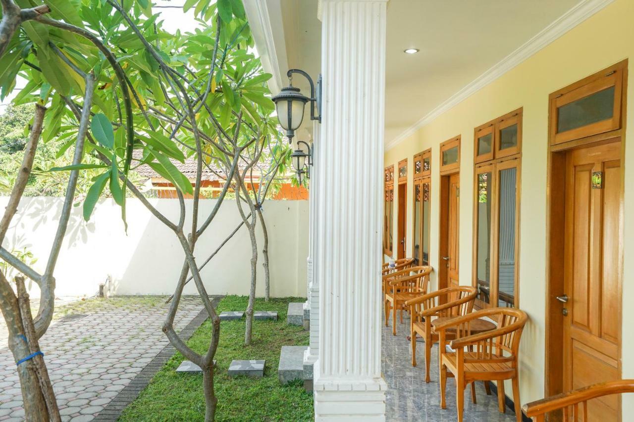 Oyo 522 Majapahit Homestay Syariah 2 Бануванги Екстериор снимка